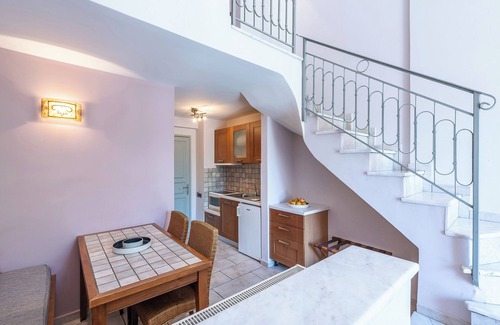 Longos Apartment | NEFELI – KYVELI loft apartments (47m²for 2-5 people)