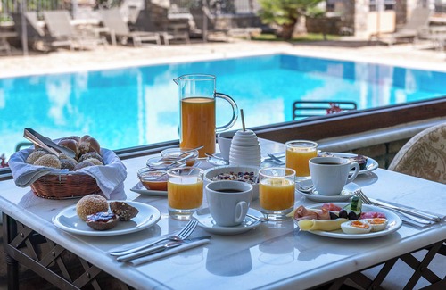 Longos Apartment | NEFELI – KYVELI loft apartments (47m²for 2-5 people)