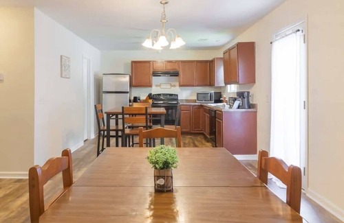 Columbus House | Neighboring Fort Moore - The Modern Guest House