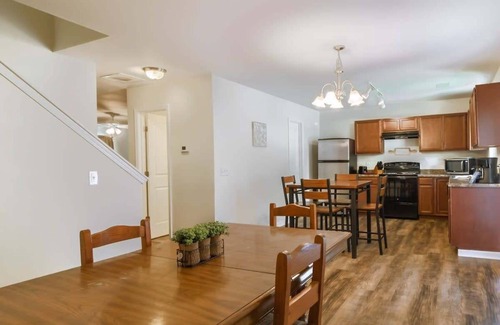 Columbus House | Neighboring Fort Moore - The Modern Guest House