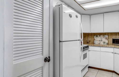 Neptune Beach House | Neptune's Nest - Beachside living just steps to the ocean and great dining