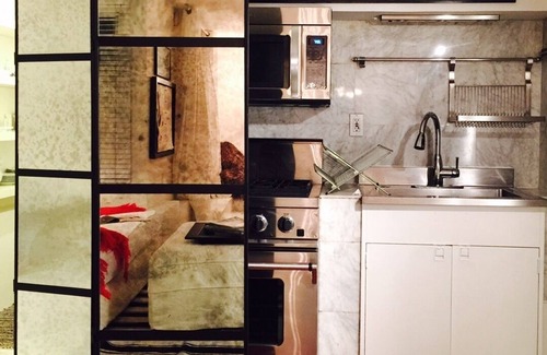 North of the Panhandle Apartment | Nested In A Beautiful Iconic House Of Peace Victorian