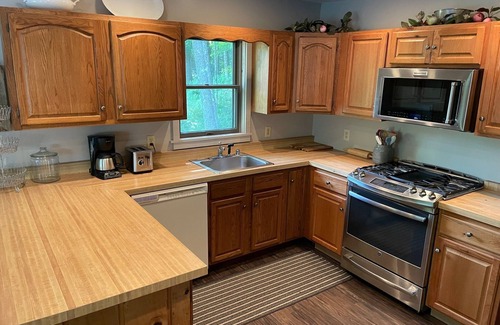 Wilmington House | Nestled in the Woods of Chimney Hill-Very Close to Wilmington VT/Mt Snow