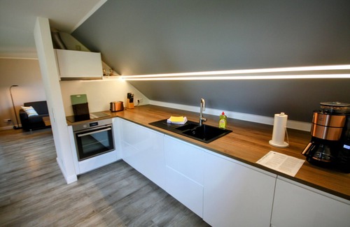 Wobbenbull Apartment | Neu! Moderne Ferienwohnung Zwischen Husum und Nordstrand, 3 Minuten zum Deich