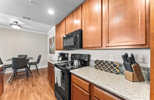 Reno/Tahoe Airport Apartment | New 1BR Apt Heated Pool, Spa, & Sauna
