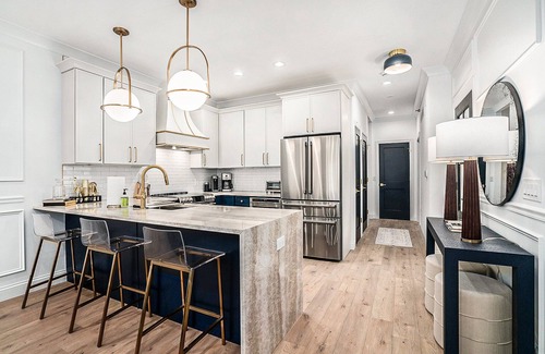 Northeast South Bend Condo | New 1st floor condo - 7 Block Walk to Notre Dame - Sleeps 8