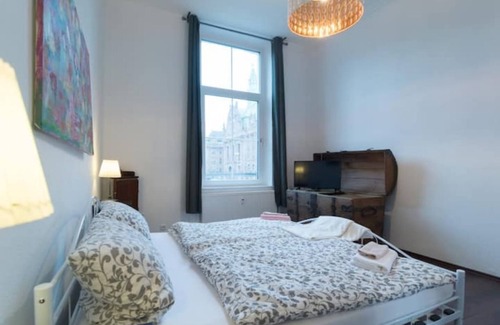 Dusseldorf Old Town Apartment | New 1st Floor Flat, DUS city, 2BR, 2 Bath, Balcony