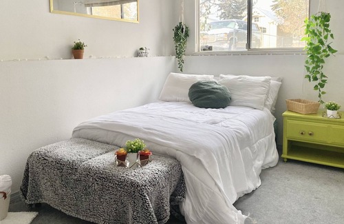 Spokane House | New 2 Bed 1 Bath, Comfortable & Convenient !