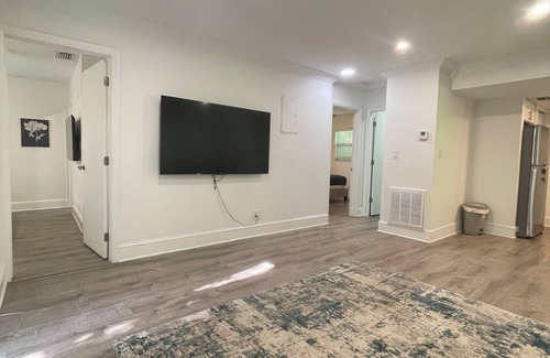 South Middle River House | NEW 2-bedroom unit lovely Fort Lauderdale w/AC, WiFi & AMAZING PRIVATE PATIO