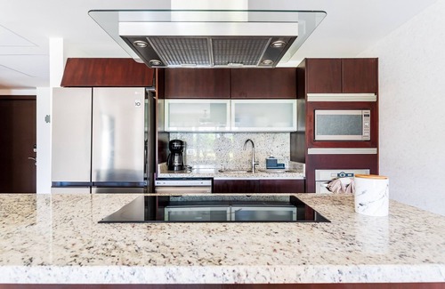 Puerto Juarez Apartment | NEW 2 BR Apt SWIM UP at Mareazul Resort Sleeps 6