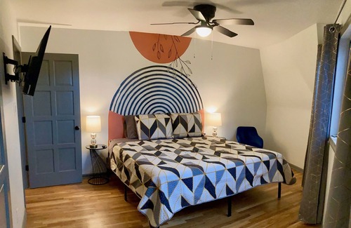 Cartersville House | NEW! 2 min to LakePoint! Dome Retreat for Families & Biz