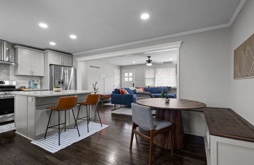 Pendleton Heights House | New! 3bd/2ba, 5 mins to downtown, Centrally located in Historic NE neighborhood