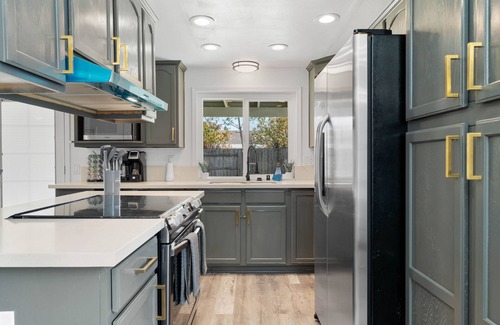 Carmichael House | New 3BD/2BA Ideal Escape Close to the River