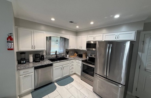 Cordova House | New 4 BR+Extra Space Beds- Retreat w/Private Pool