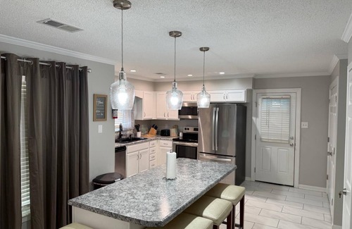 Cordova House | New 4 BR+Extra Space Beds- Retreat w/Private Pool