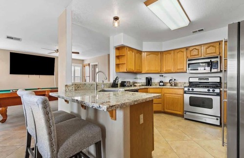Green Valley House | ❤️New 4BR/3Ba with Pool, 9 miles to LV Strip!