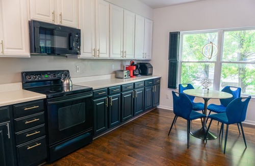 The Gate House | NEW 4BR house w/2 King Suites Garage Parking