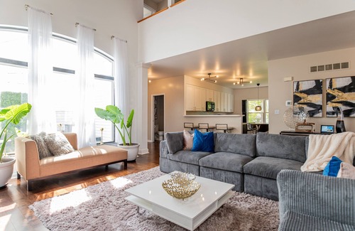 The Gate House | NEW 4BR house w/2 King Suites Garage Parking