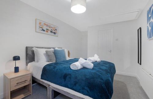 North Shields House | NEW! 4BR in Spencer street
