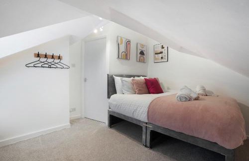 North Shields House | NEW! 4BR in Spencer street