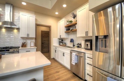 Red Lodge House | New! 5 BR w/Rooftop Hot tub