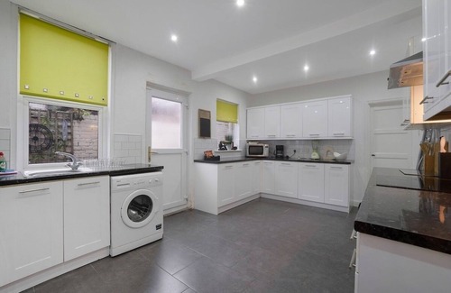 Redcar House | New! 5BR in Queens Street