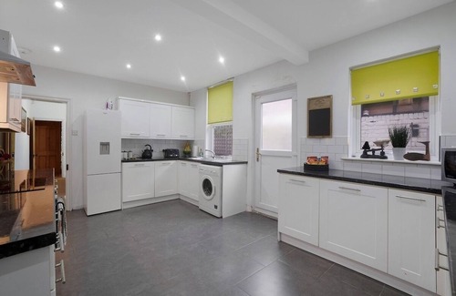 Redcar House | New! 5BR in Queens Street