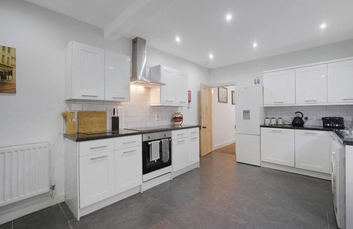 Redcar House | New! 5BR in Queens Street