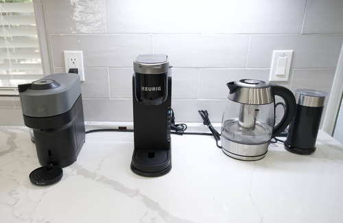 Visalia House | New 5BR Pool House near Sequoia w/BBQ/3700Sqft