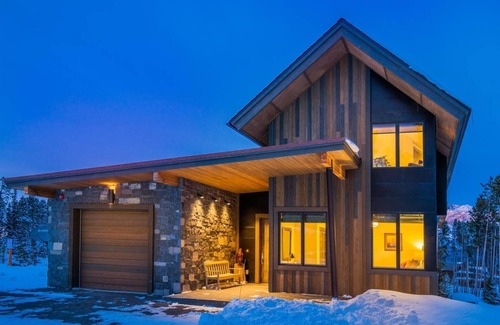 Big Sky House | NEW! 7 Rolling Ridge 6-Bedroom Home with Mountain view