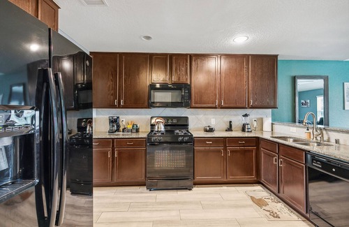 Houston House | NEW 7min from IAH @Houston Luxury 4BR w/patio