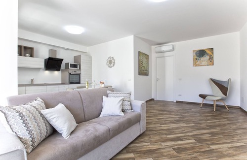 Pivarada Apartment | New and elegant central apartment with box