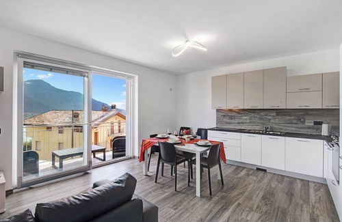 Aurogna Apartment | New Apartment Casa Andrea with Lake View, Terrace and On-Site Free Parking