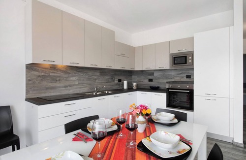 Aurogna Apartment | New Apartment Casa Andrea with Lake View, Terrace and On-Site Free Parking