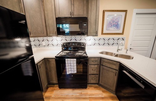 Tifton Apartment | New Apartment in Victorian House. Light filled space with full sized kitchen.