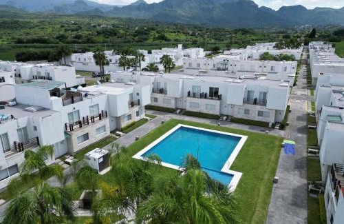 Yautepec Apartment | NEW Bamboo La Vista Pool & Fun