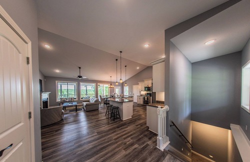 Almo House | New! Blue Oasis- Lakefront Getaway only 20 minutes from Murray State University.