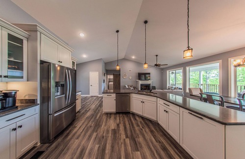 Almo House | New! Blue Oasis- Lakefront Getaway only 20 minutes from Murray State University.