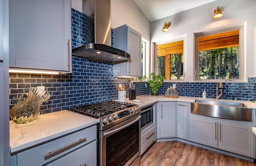 Angel Fire House | New build,3 king bedrms w/bathrm, gourmet kitchen, gorgeous views, quiet area