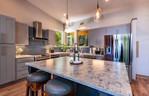 Angel Fire House | New build,3 king bedrms w/bathrm, gourmet kitchen, gorgeous views, quiet area