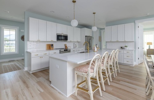 Beachwalk House | New Build, Beach Home close to Harbor Island Amenities