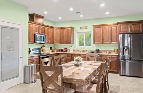 Sunrise Manor House | New Build Gem Near to Everything