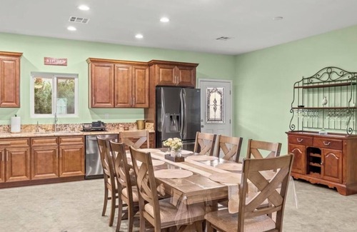 Sunrise Manor House | New Build Gem Near to Everything