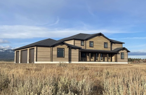 Island Park Cabin | NEW CABIN 8 EN SUITES BY YELLOWSTONE LAKEFRONT HOA AC HOT TUB WIFI PICKLEBALL