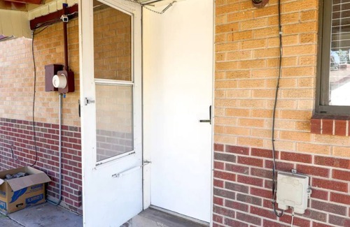 Twin Lakes House | NEW centrally located garden-level getaway