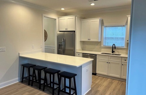 Seneca House | New! Charming New Modern 4/2.5 Home in Clemson SC - Just 5 minutes to Clemson U