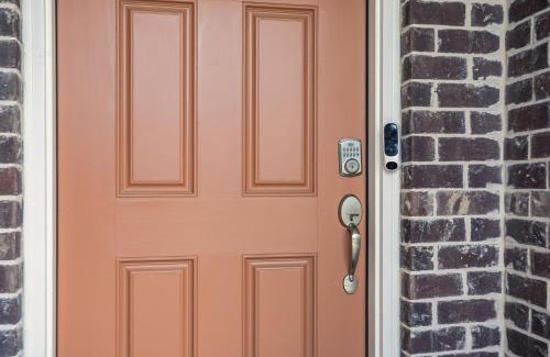 Acworth House | New Charming Surburban Retreat 12 mins to Lakepoint