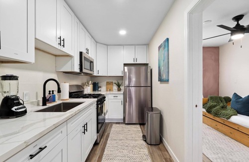 Pacific Beach Apartment | New! Chic Pacific Beach Paradise –Walk to Beach & Bay