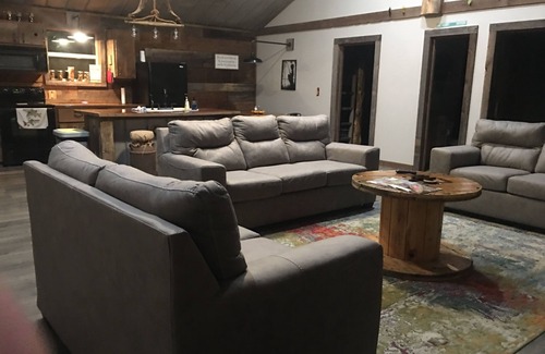 Flippin Cabin | NEW! CJ's Crooked Hideaway-Secluded Cabin Near the White River