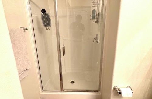 Corona House | NEW, CLEAN AND PRIVATE. Charming 1-bedroom house with free WIFI